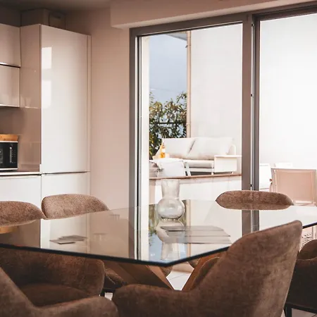Dom wakacyjny Wake Up To The Sea, Duplex Near Monaco *